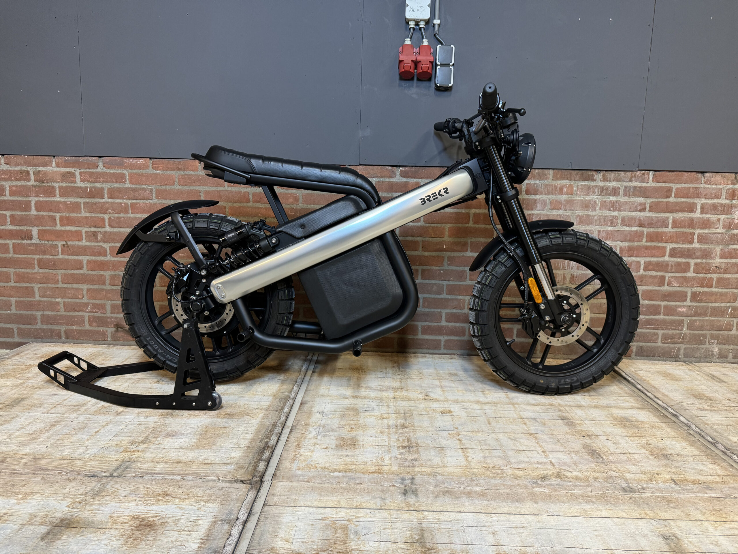 brekr-b4000-2023-scrambler-moto-lectrique-bare-alu-d-mo-2 image 1