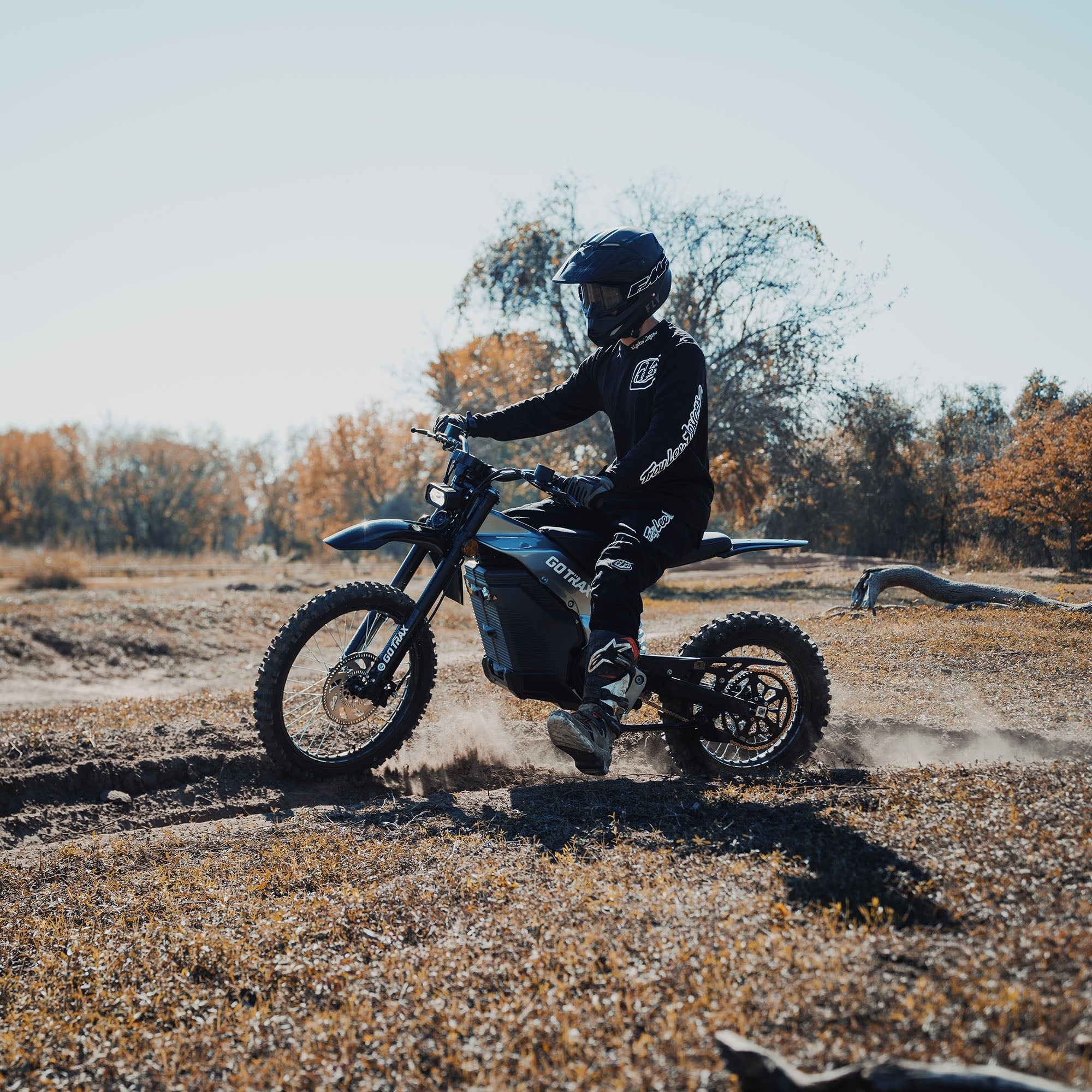 gotrax-everest-moto-cross-lectrique-dirt-bike-pneus-crampons image 4