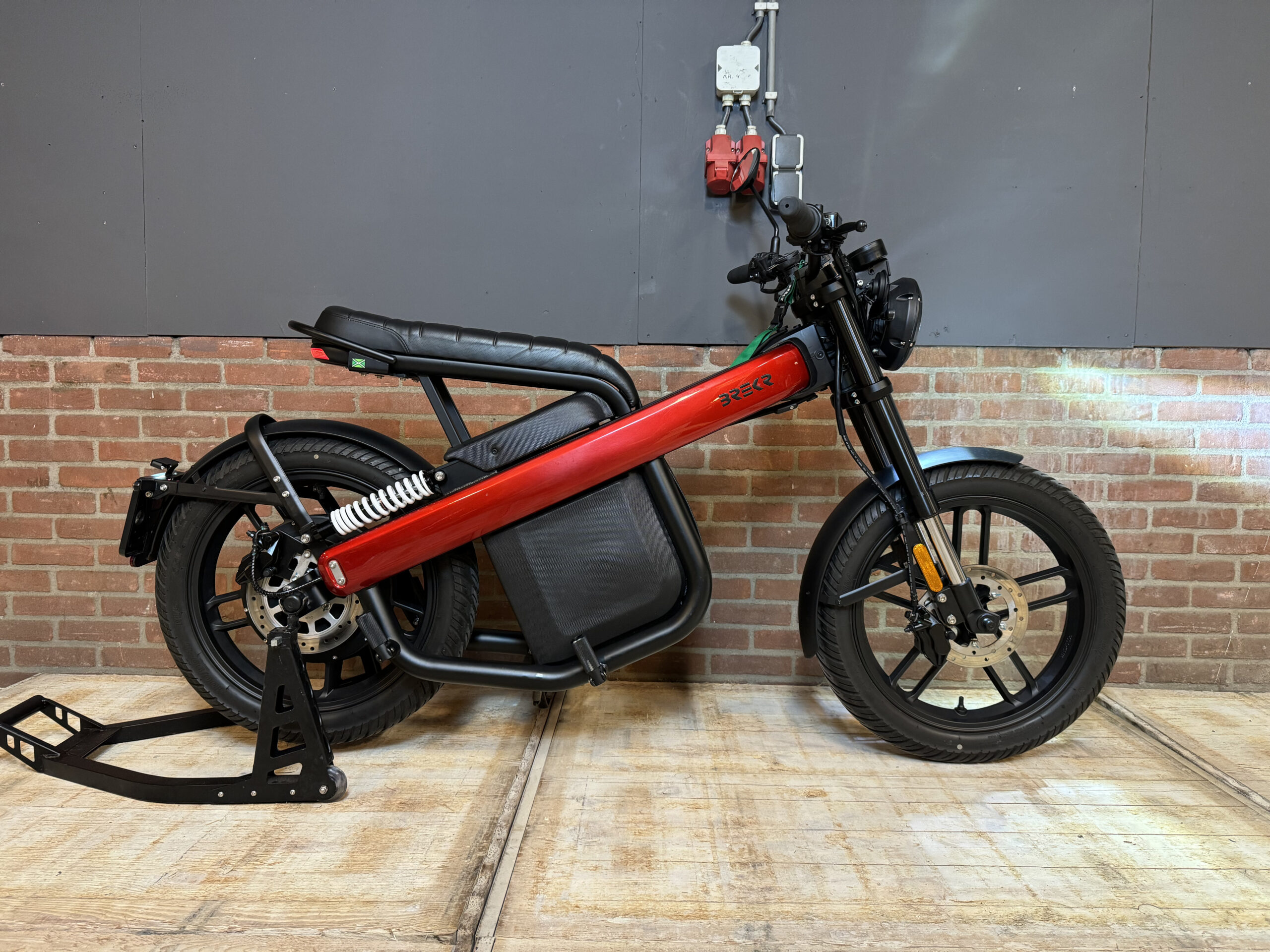 brekr-b4000-blood-red-2022-scooter-lectrique-d-mo image 1