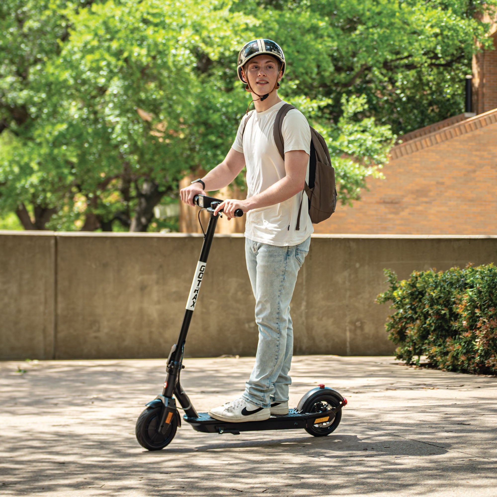 gotrax-fusion-trottinette-lectrique-noire-pneus-airless image 2