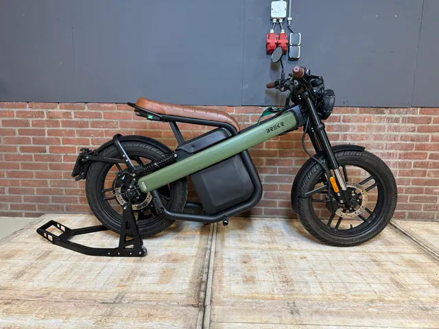 brekr-b4000-2022-road-moto-lectrique-army-green-d-mo image 1